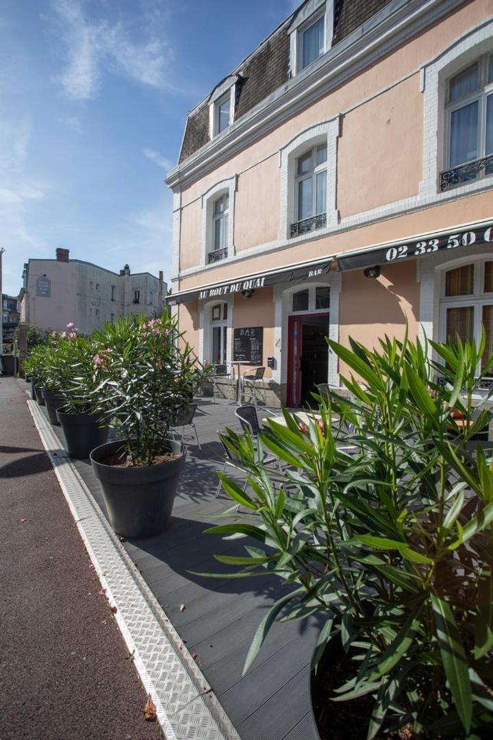 Au Bout Du Quai Hotel